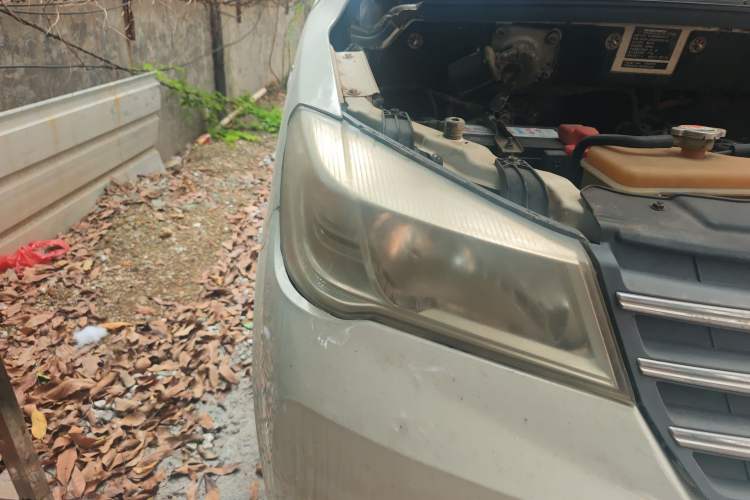 Used Dongfeng Fengon 330 2018 1.5L 330S Comfort Edition DK15 Right Front Headlight