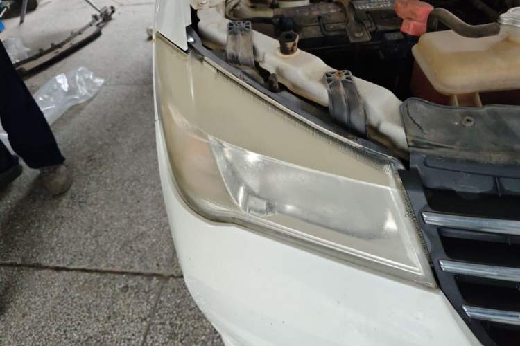 Used Dongfeng Fengon 330 2018 1.5L 330S Comfort Edition DK15 Right Front Headlight