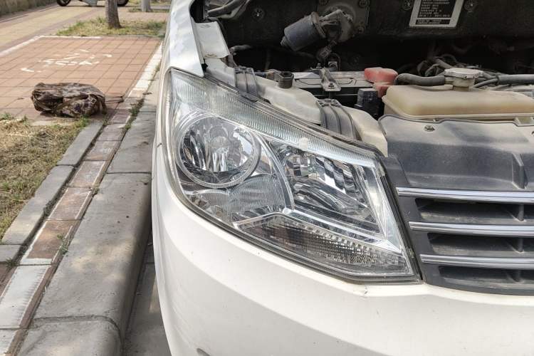 Used Dongfeng Fengon 330 2018 1.5L Manual Practical II DK15 Right Front Headlight
