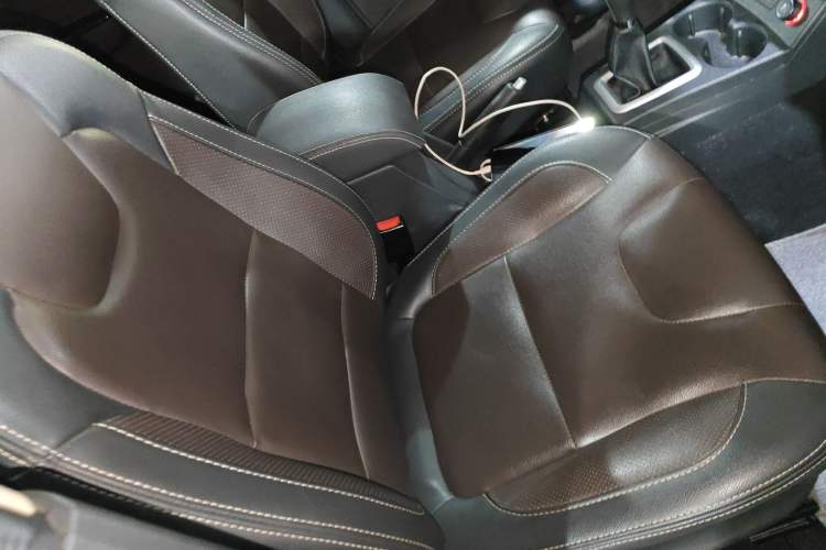 Used Dongfeng Fengon 330 2018 1.5L 330S Comfort Edition DK15 Right Front Seat