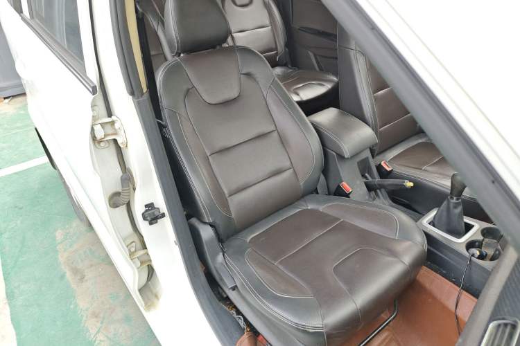 Used Dongfeng Fengon 330 2018 1.5L 330S Facelifted Comfort Version DK15 Right Front Seat