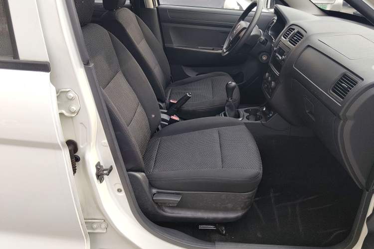 Used Dongfeng Fengon 330 2018 1.5L Manual Practical II DK15 Right Front Seat