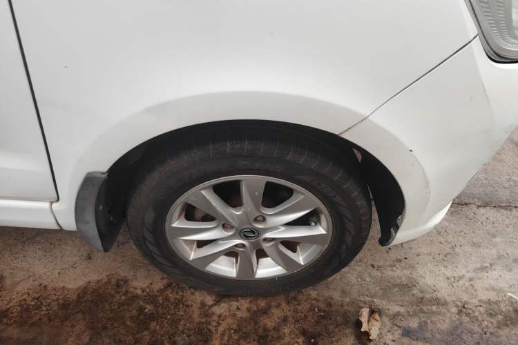 Used Dongfeng Fengon 330 2018 1.5L 330S Comfort Edition DK15 Right Front Wheel Hub
