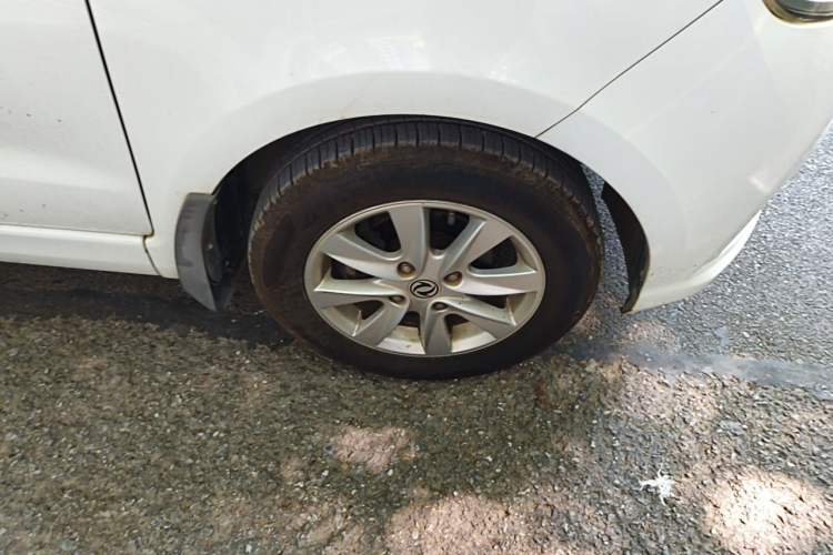 Used Dongfeng Fengon 330 2018 1.5L 330S Premium Edition DK15 Right Front Wheel Hub