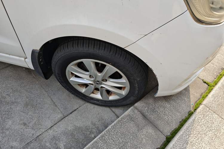 Used Dongfeng Fengon 330 2018 1.5L 330S Premium Edition DK15 Right Front Wheel Hub
