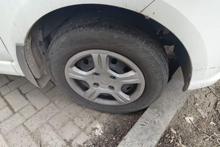 Used Dongfeng Fengon 330 2018 1.5L Manual Utility Version I DK15 Right Front Wheel Hub