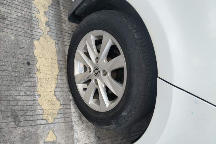 Used Dongfeng Fengon 330 2018 1.5L 330S Premium Edition China V DK15 Right Front Wheel Hub