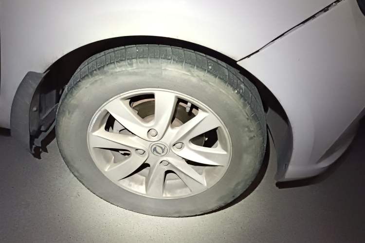 Used Dongfeng Fengon 330 2018 1.5L 330S Premium Edition DK15 Right Front Wheel Hub