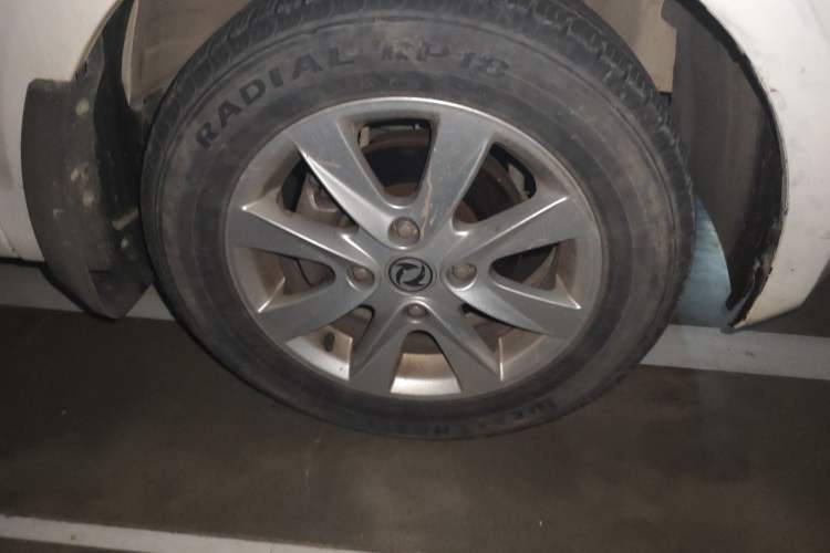Used Dongfeng Fengon 330 2018 1.5L Manual Practical II DK15 Right Front Wheel Hub