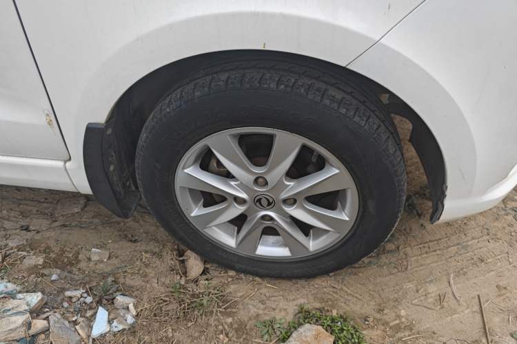 Used Dongfeng Fengon 330 2018 1.5L 330S Facelifted Premium Edition DK15 Right Front Wheel Hub