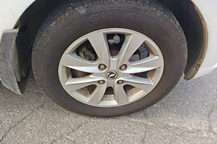 Used Dongfeng Fengon 330 2018 1.5L 330S Comfort Edition China V Standard DK15 Right Front Wheel Hub