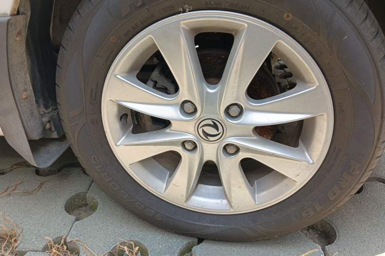 Used Dongfeng Fengon 330 2018 1.5L 330S Comfort Edition DK15 Right Front Wheel Hub