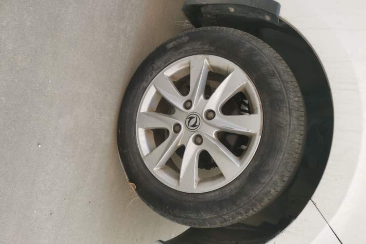 Used Dongfeng Fengon 330 2018 1.5L 330S Comfort Edition DK15 Right Front Wheel Hub