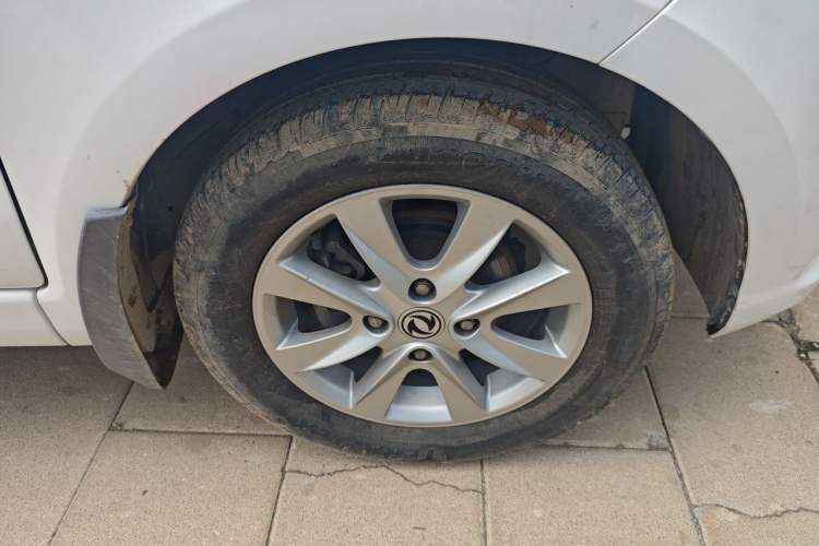 Used Dongfeng Fengon 330 2018 1.5L 330S Facelifted Comfort Version DK15 Right Front Wheel Hub