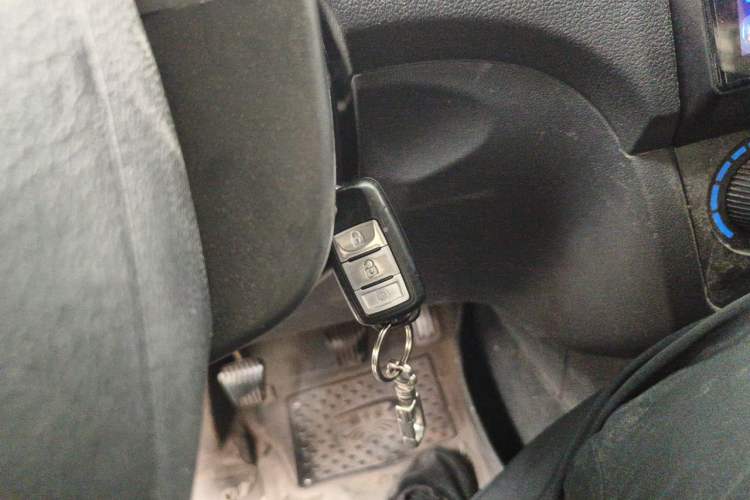 Used Dongfeng Fengon 330 2018 1.5L Manual Utility Version I DK15 Vehicle Key
