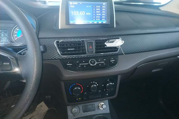 Used Dongfeng Fengon 330 2019 1.5L 330S Manual Comfort Version China VI Standard Audio And AC Panel