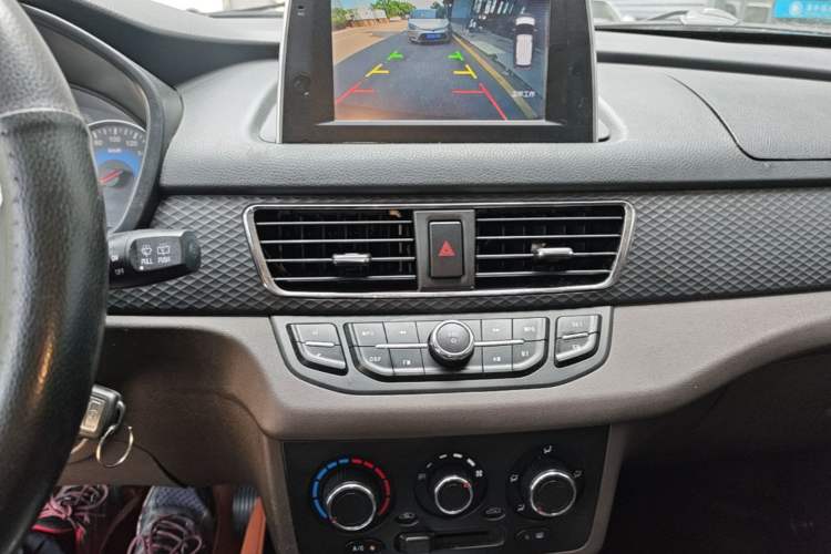 Used Dongfeng Fengon 330 2019 1.5L 330S Manual Comfort Version China VI Standard Audio And AC Panel