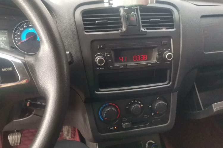 Used Dongfeng Fengon 330 2019 1.5L Manual Practical II China VI Audio And AC Panel