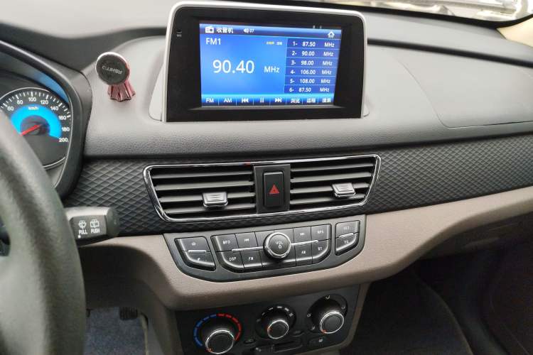Used Dongfeng Fengon 330 2019 1.5L 330S Manual Comfort Version China VI Standard Audio And AC Panel
