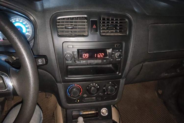 Used Dongfeng Fengon 330 2019 1.5L Manual Practical II China VI Audio And AC Panel