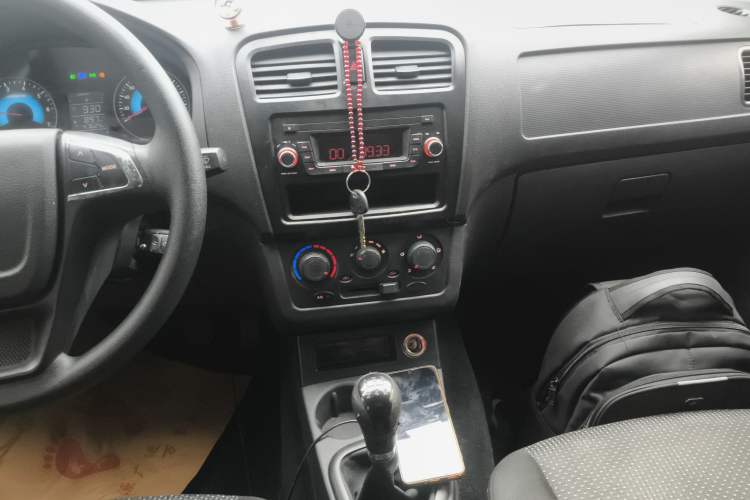 Used Dongfeng Fengon 330 2019 1.5L Manual Utility Grade I China VI Audio And AC Panel
