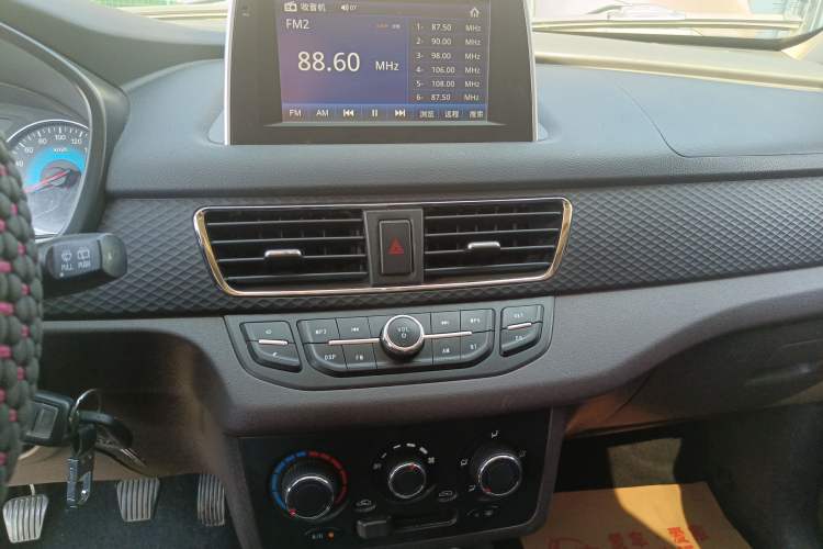 Used Dongfeng Fengon 330 2019 1.5L 330S Manual Comfort Version China VI Standard Audio And AC Panel
