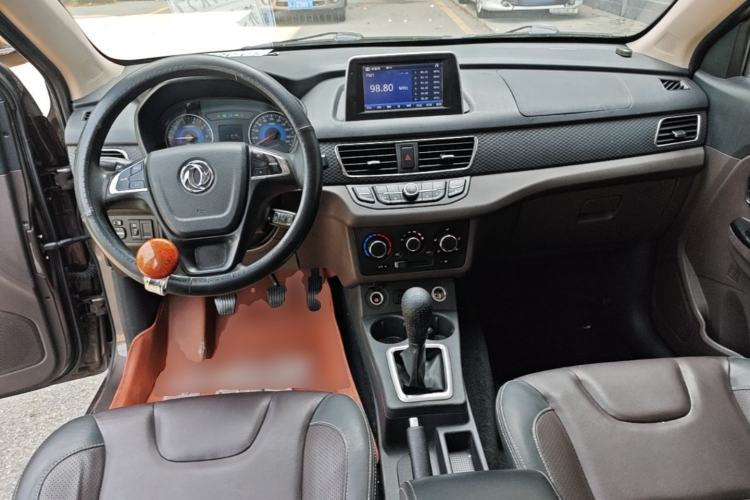 Used Dongfeng Fengon 330 2019 1.5L 330S Manual Comfort Version China VI Standard Center Console