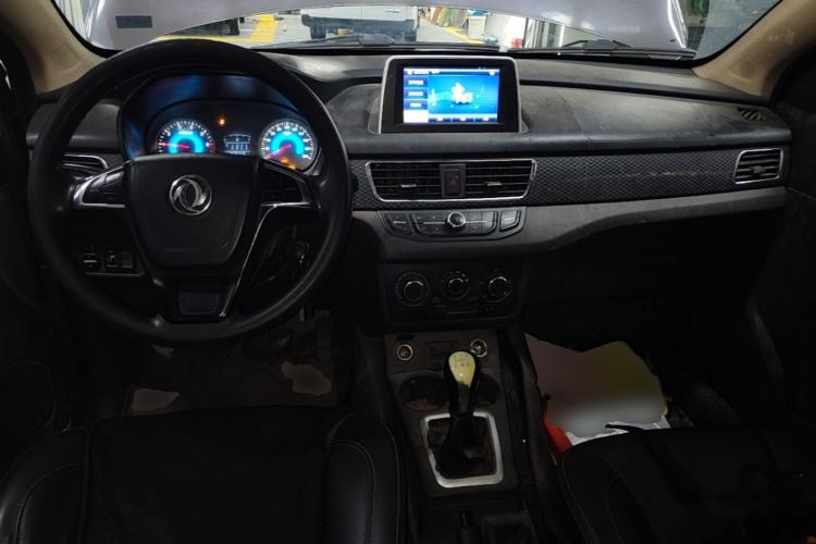 Used Dongfeng Fengon 330 2019 1.5L 330S Manual Comfort Version China VI Standard Center Console