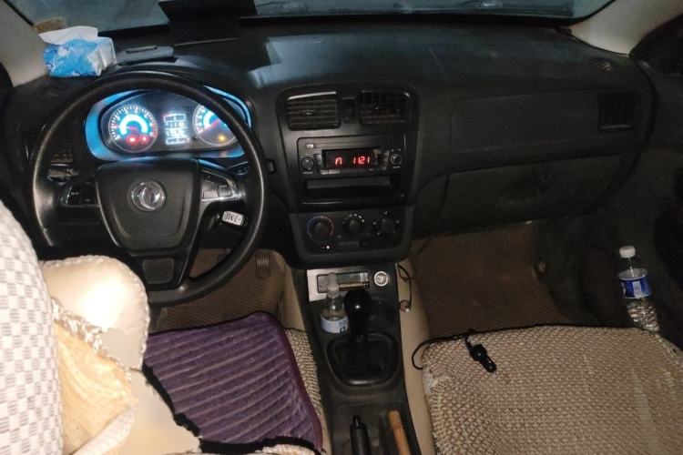 Used Dongfeng Fengon 330 2019 1.5L Manual Practical II China VI Center Console