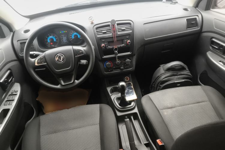 Used Dongfeng Fengon 330 2019 1.5L Manual Utility Grade I China VI Center Console