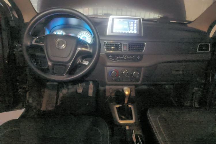 Used Dongfeng Fengon 330 2019 1.5L 330S Manual Luxury Van China VI Standard Center Console