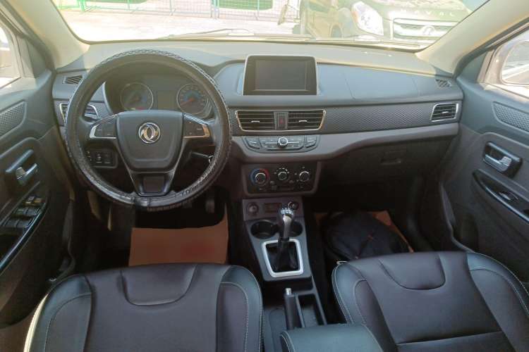 Used Dongfeng Fengon 330 2019 1.5L 330S Manual Comfort Version China VI Standard Center Console