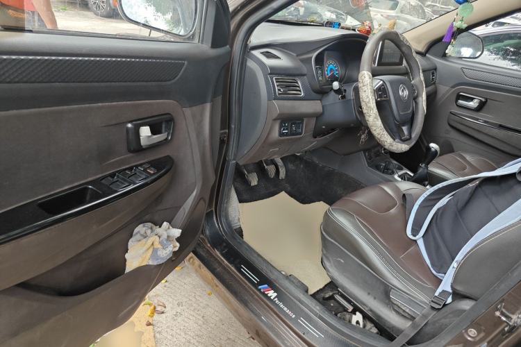 Used Dongfeng Fengon 330 2019 1.5L 330S Manual Comfort Version China VI Standard Driver Seat