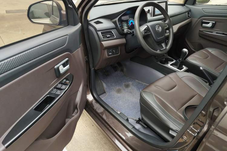 Used Dongfeng Fengon 330 2019 1.5L 330S Manual Comfort Version China VI Standard Driver Seat