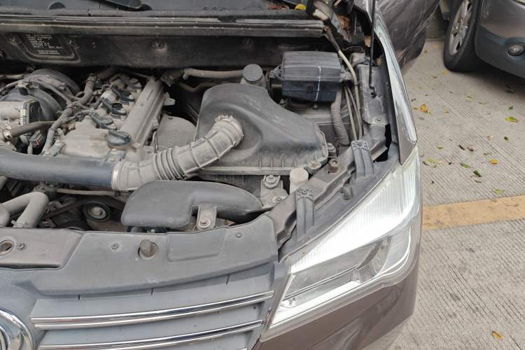 Used Dongfeng Fengon 330 2019 1.5L 330S Manual Comfort Version China VI Standard Engine Bay Left