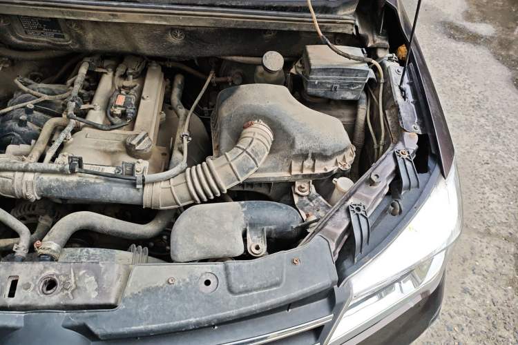 Used Dongfeng Fengon 330 2019 1.5L 330S Manual Luxury Van China VI Standard Engine Bay Left