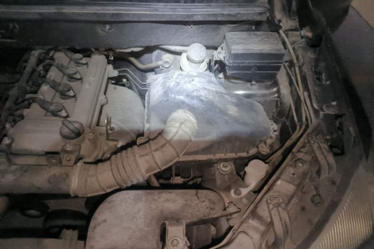 Used Dongfeng Fengon 330 2019 1.5L 330S Manual Luxury Van China VI Standard Engine Bay Left