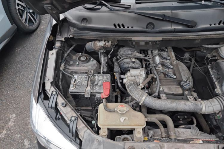 Used Dongfeng Fengon 330 2019 1.5L 330S Manual Comfort Version China VI Standard Engine Bay Right