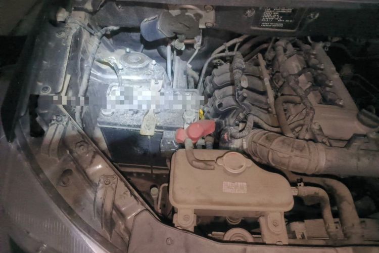 Used Dongfeng Fengon 330 2019 1.5L 330S Manual Luxury Van China VI Standard Engine Bay Right