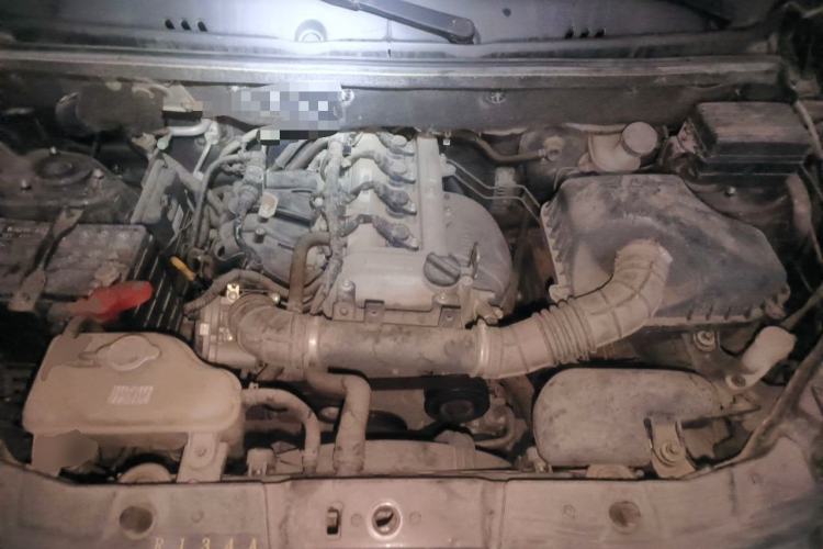 Used Dongfeng Fengon 330 2019 1.5L 330S Manual Luxury Van China VI Standard Engine Bay
