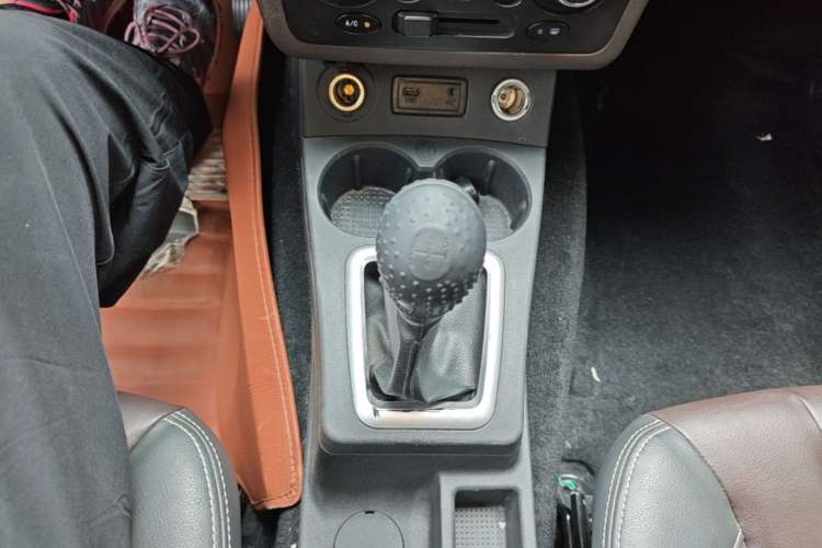 Used Dongfeng Fengon 330 2019 1.5L 330S Manual Comfort Version China VI Standard Gear Lever