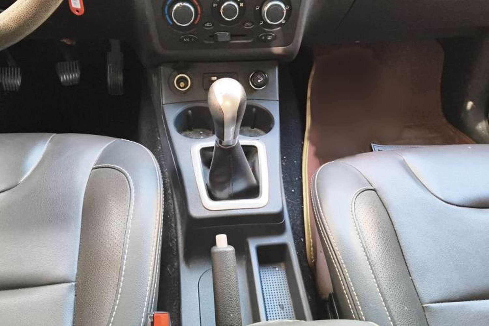 Used Dongfeng Fengon 330 2019 1.5L 330S Manual Comfort Version China VI Standard Gear Lever