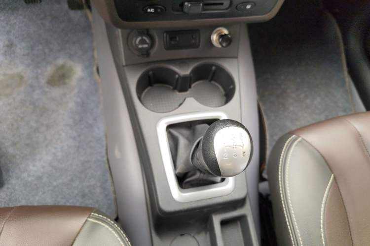 Used Dongfeng Fengon 330 2019 1.5L 330S Manual Comfort Version China VI Standard Gear Lever