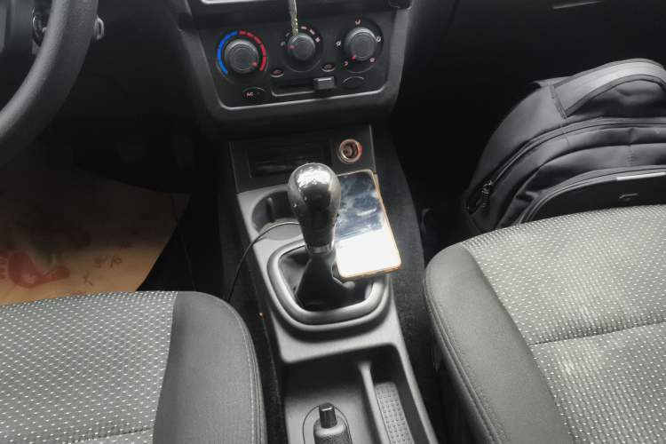 Used Dongfeng Fengon 330 2019 1.5L Manual Utility Grade I China VI Gear Lever