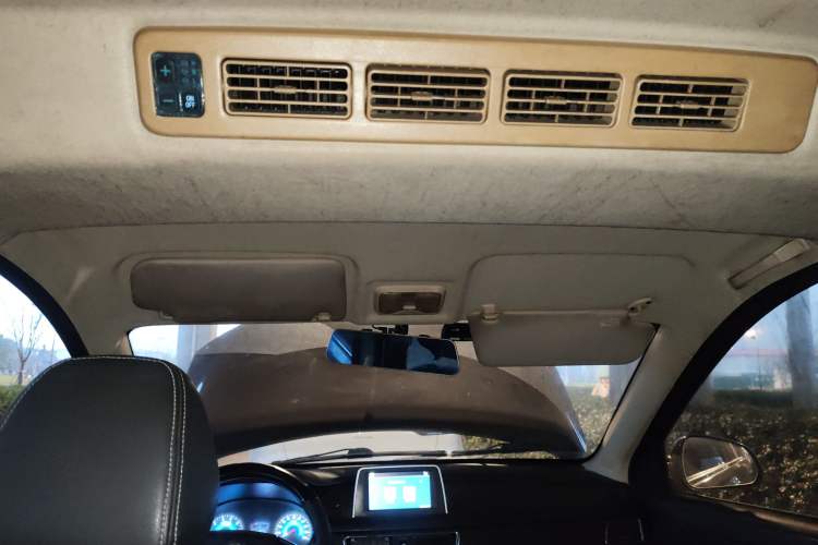 Used Dongfeng Fengon 330 2019 1.5L 330S Manual Comfort Version China VI Standard Headliner