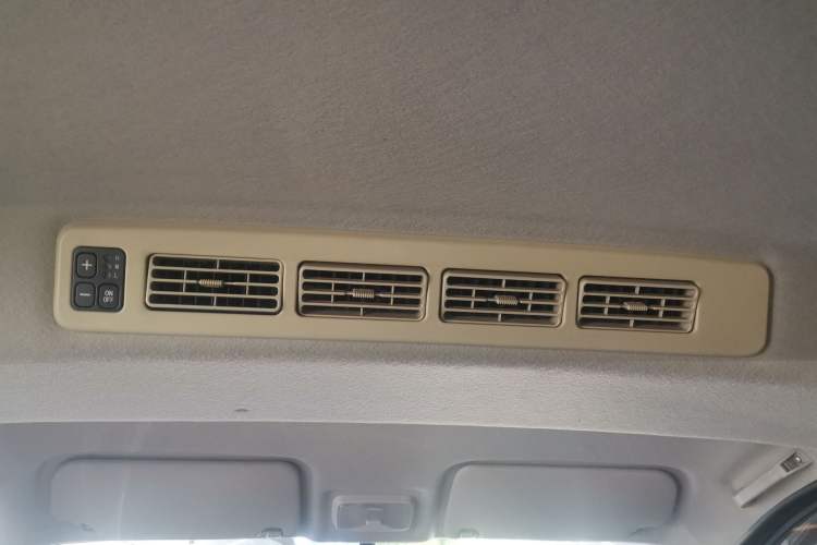 Used Dongfeng Fengon 330 2019 1.5L Manual Practical II China VI Headliner