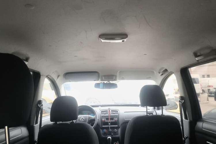 Used Dongfeng Fengon 330 2019 1.5L Manual Utility Grade I China VI Headliner