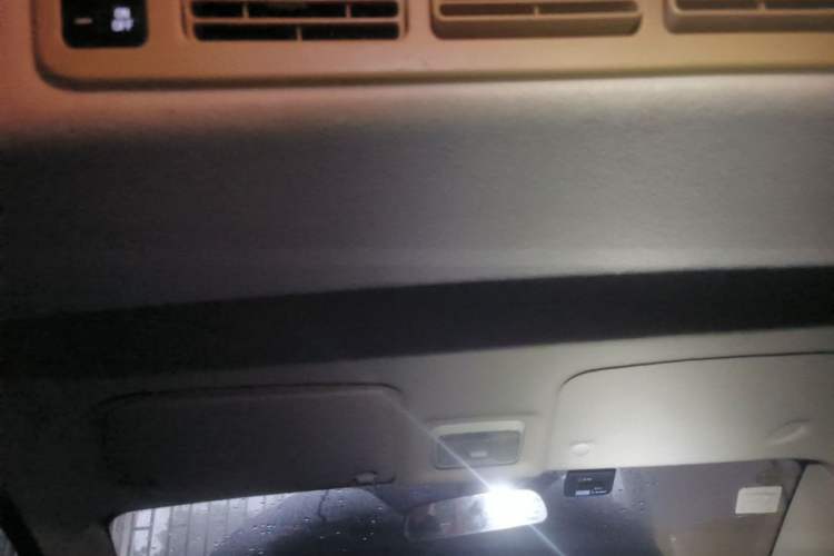 Used Dongfeng Fengon 330 2019 1.5L 330S Manual Luxury Van China VI Standard Headliner