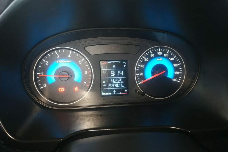 Used Dongfeng Fengon 330 2019 1.5L 330S Manual Comfort Version China VI Standard Instrument Cluster