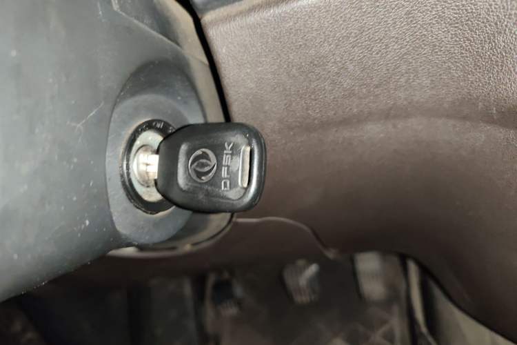 Used Dongfeng Fengon 330 2019 1.5L 330S Manual Comfort Version China VI Standard Interior 1